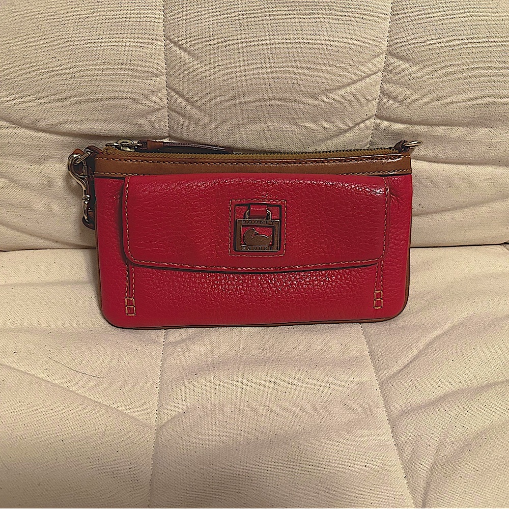 ⭐️Host Pick⭐️ Dooney & Burke Wristlet | Pink